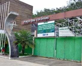 Obra na Praça das Colônias para de novo