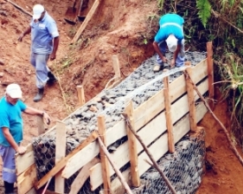 Estrada do Stucky recebe obras para conter erosão causada por chuvas