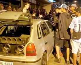 Baderna na Monte Líbano tem som alto e venda de bebidas na rua