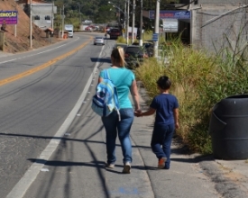 Após apelo de famílias, DER vai instalar sinal de trânsito em trecho da RJ-130