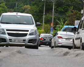 Ondulações na RJ-130 pioram e desnível atinge profundidade recorde