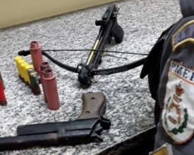 Homem ameaça companheira com punhal e é preso