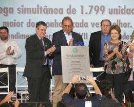 Em Nova Friburgo, Dilma promete continuidade de programas sociais