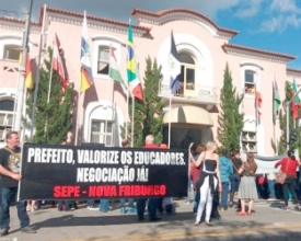 Falha em sistema deixa profissionais da educação sem abono de férias