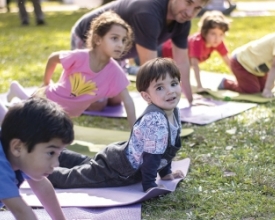 Criança também faz yoga