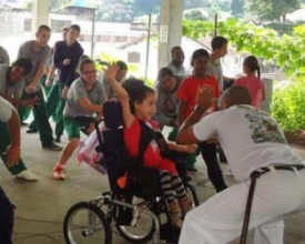 Projeto promove inclusão social através da capoeira