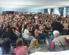 Assembleia dos profissionais do ensino decide manter a greve