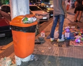 Comércio friburguense disputa espaço com ambulantes no Centro