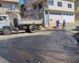 Prefeitura realiza recapeamento asfáltico em Solares