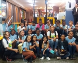 Alunos de Cordeiro vêm a Friburgo e vão ao cinema pela primeira vez