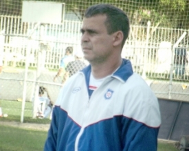 A 4 pontos do vice-líder, Frizão tenta sobreviver no 1º turno da série B