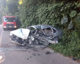 Colisão frontal deixa 4 feridos na Estrada de Amparo
