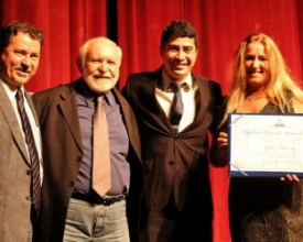 Diploma Heloneida Studart homenageia projetos culturais da região