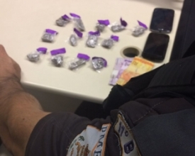 Três jovens são presos por tráfico de drogas no Suspiro