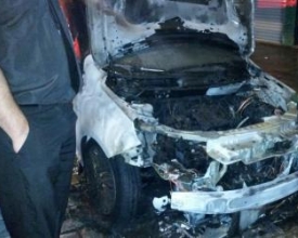 Polícia investiga incêndios em carros durante a madrugada