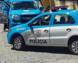 Homem armado assalta padaria em Duas Pedras