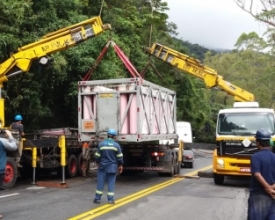 RJ-116 é liberada após 4h de operação de retirada de cilindros 