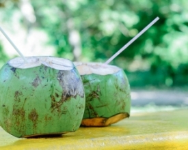 Proteção solar, hidratação e alimentos leves