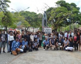 Encontro do Orgulho Crespo movimenta Praça Dermeval 