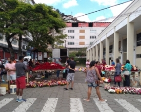 Finados com movimentação intensa nos cemitérios