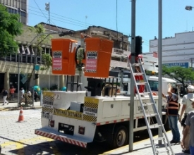 Sinais de trânsito em led começam a ser instalados em Friburgo