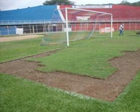 Gramado do Eduardo Guinle passa por reparos