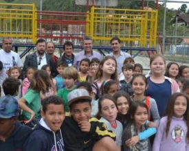 Prefeito inaugura parquinhos em Lumiar e São Pedro da Serra