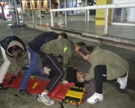 Cruz Vermelha treina voluntários na Praça Dermeval Barbosa