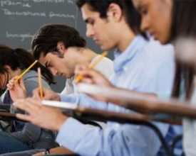 Abertas as inscrições para bolsas em escolas e universidades