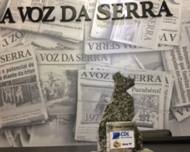 A VOZ DA SERRA recebe o Troféu Cão Sentado