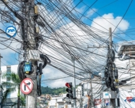 Sancionada lei municipal que obriga organização dos fios nos postes