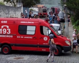 Bombeiros combatem incêndios simultâneos em 2 bairros