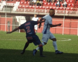 Em jogo com arbitragem confusa, Frizão apenas empata em casa