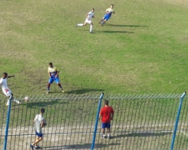 Frizão desperdiça chances, pênalti e perde para o Barcelona