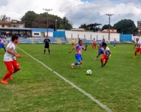 Frizão ganha de virada e mantém chances na série B