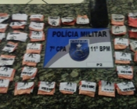 Jovem é preso por tráfico de drogas em Nova Friburgo 