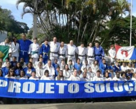 Alunos do Projeto Solução gravam vídeo em apoio ao judô brasileiro