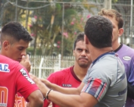 Frizão perde amistoso e capitão Cadão por fratura na perna