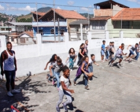 Secretaria de Esportes leva recreação às escolas através de parceria com a UFF