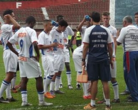 Frizão volta a vencer no sub-17, mas perde no sub-15