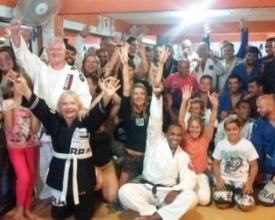 Aos 70 anos, irlandês alcança faixa preta de jiu-jitsu em Nova Friburgo