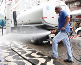 Quase 200 caminhões de lixo e entulho foram recolhidos em dezembro, diz Prefeitura