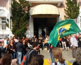 Prefeitura desconta salários de quase 200 grevistas da educação