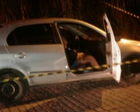 Rapaz é morto a tiros dentro de carro em Conselheiro