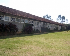 Instituição estadual de ensino sofre sem transporte escolar