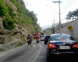 Idoso morre em ônibus na RJ-150