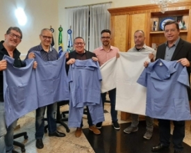Alunos do Cevest produzem roupas para o Raul Sertã