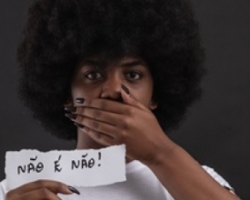 Personalidades friburguenses posam para a campanha Laço Branco