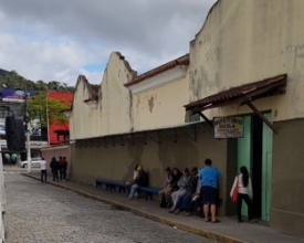 Segurança é baleado em tentativa de assalto e troca de tiros no Centro