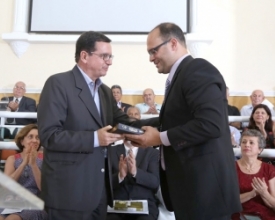 Renato Bravo participa de culto especial por sua posse